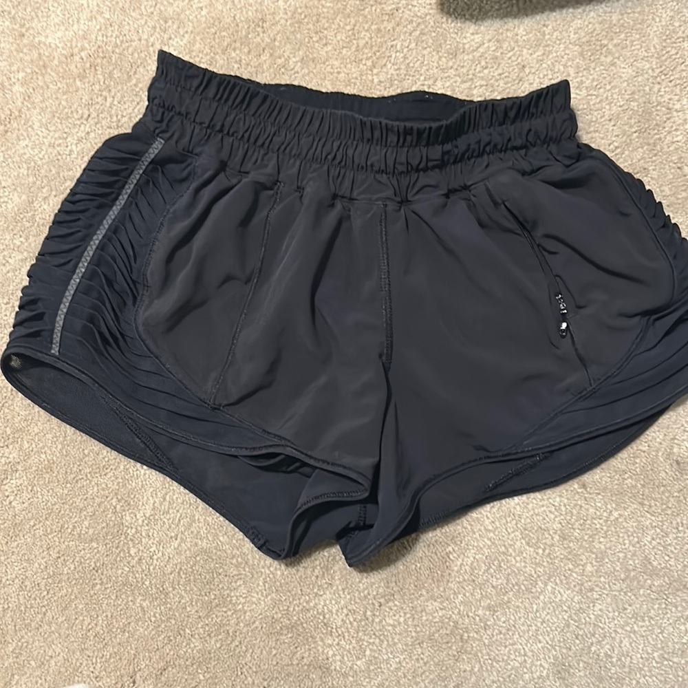 Lululemon shorts size 4